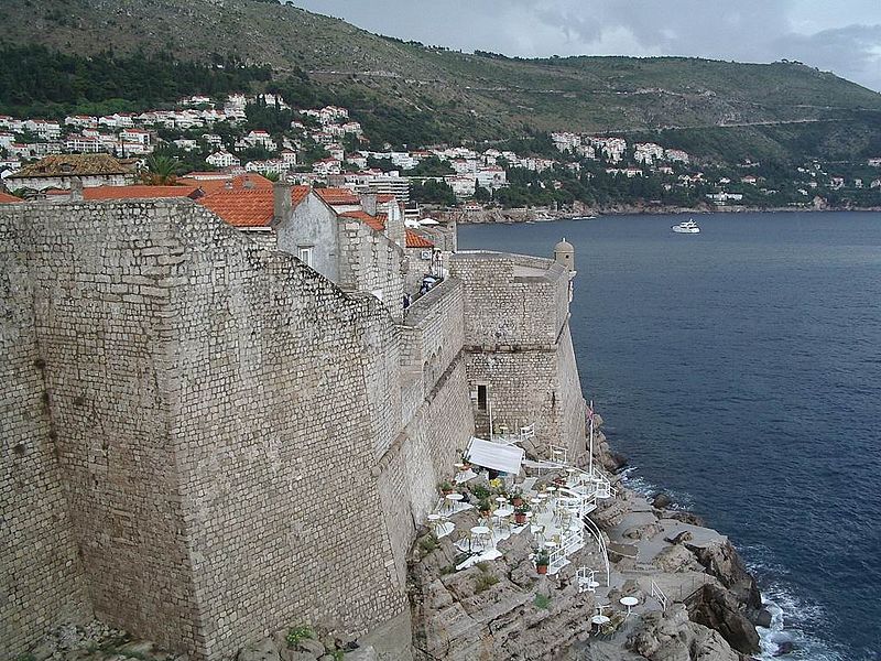 File:Dubrovnik-terrassa.jpg