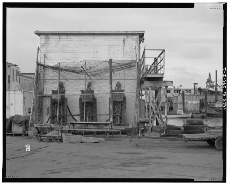 File:EAST SIDE. - United Engineering Company Shipyard, Control House for Dry Dock, 2900 Main Street, Alameda, Alameda County, CA HAER CAL,1-ALAM,4I-2.tif