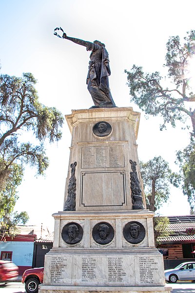 File:ESCULTURA A LA PATRIA 7.jpg