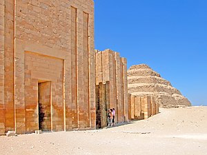 In the foreground are chapels on the west side of the Heb-Sed Court. In the background the step pyramid is visible.