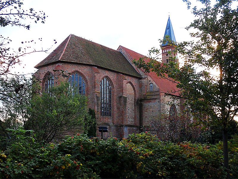 File:Ehemaliges Kloster Tempzin - panoramio.jpg