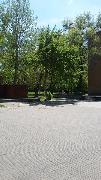 File:English Park of Yerevan 08.jpg