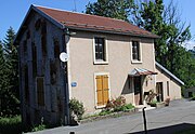 L'ancienne école d'Entre-les-Fourgs qui a fermé en 1983.