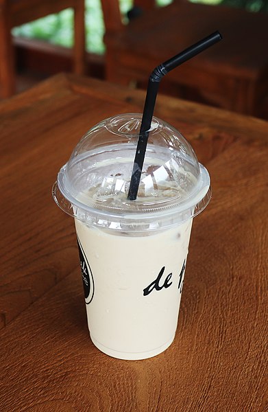 File:Es kopi susu kekinian di Sukapura.jpg