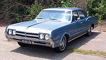 1966 Oldsmobile Cutlass Celebrity Sedan F33 (24478284961).jpg