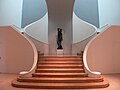 Courbes de l'escalier contemporain du Musée des Beaux-Arts de Nancy