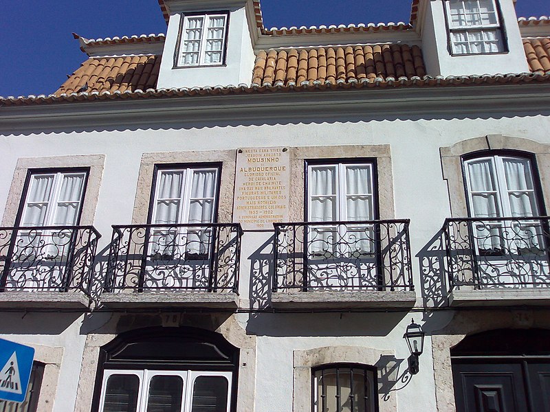 File:Facadehousejoaquimmousinho.jpg