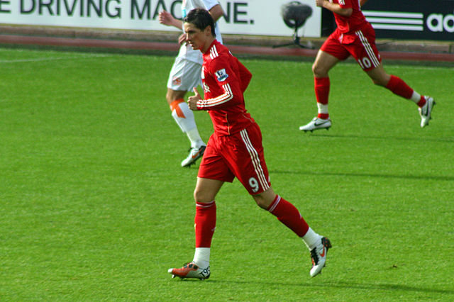 Torres playing for Liverpool in 2010