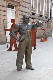 <i>The Fiel contraste</i> Statue in Pontevedra, Spain