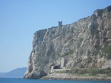 Il promontorio della Caprazoppa con la torre della Colombara.