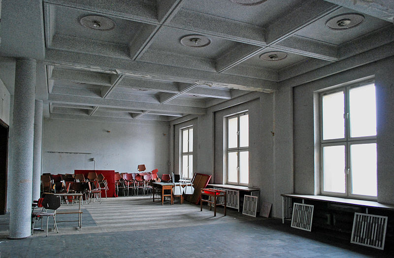 File:Former Światowid Cinema (little auditorium), 1 osiedle Centrum E, Nowa Huta, Krakow, Poland.jpg