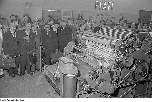 Visitors at the demonstration of a Pfaff textile machine at the 1953 Technical Fair
