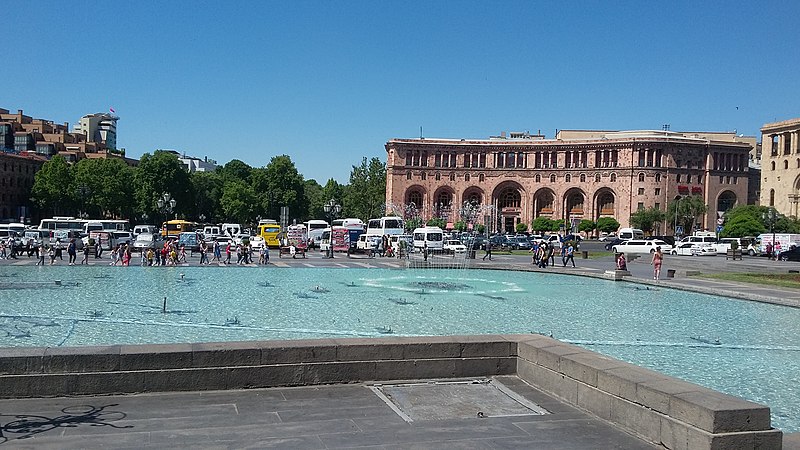 File:Fountains at the Republic Square, Yerevan 40.jpg