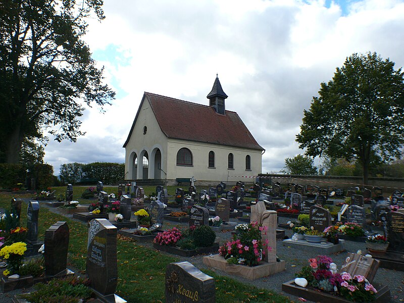 File:Friedhof mit Kapelle P1070729.JPG