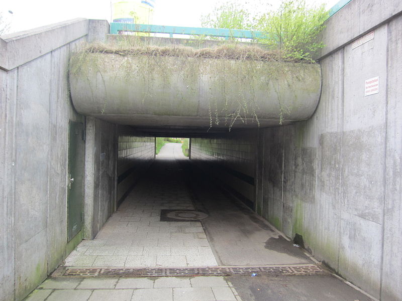 File:Fußgängerunterführung Eckernförder Straße Kiel-Suchsdorf.jpg