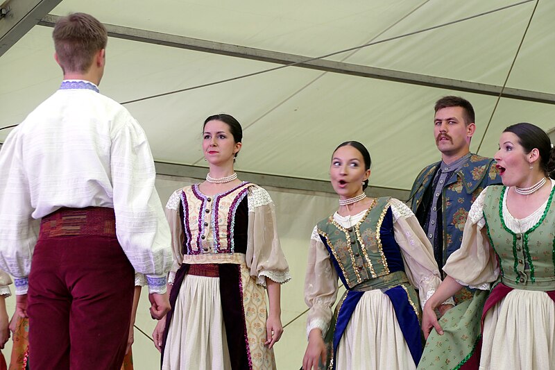 File:Góbéfest 2017 in Manchester. Haromszek Dance ensemble (152).jpg