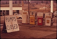 GASOLINE SHORTAGE HIT THE STATE OF OREGON IN THE FALL OF 1973 BY MIDDAY GASOLINE WAS BECOMING UNAVAILABLE ALONG... - NARA - 555405.jpg