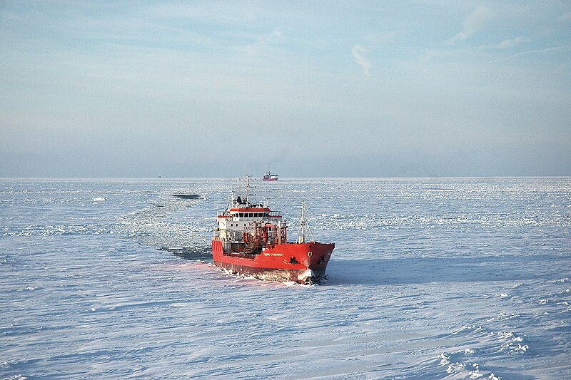 File:Georg Essberger in ice.jpg