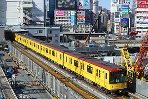 銀座線を走行する1000系電車 （2017年2月8日 渋谷駅 - 表参道駅間）