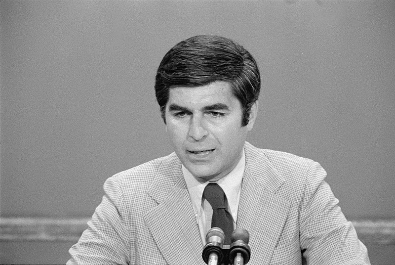 File:Governor Dukakis speaks at the 1976 Democratic National Convention.jpg