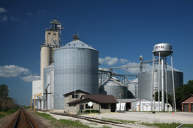 File:Grain elevators in Royal, IL.jpg