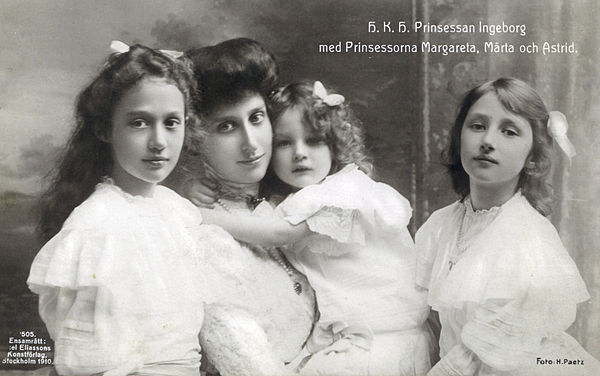 Princess Märtha (right) with her mother and sisters