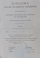 HTS Haarlem diploma uit het jaar 1977 van de afdeling 'Elektrotechniek' met aantekening 'cum laude'.