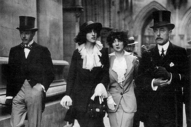 From left to right: Harold Nicolson, Vita Sackville-West, Rosamund Grosvenor, and Lionel Sackville-West in 1913