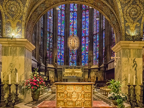 Image: Hauptaltar mit Marienschrein   Innere des Aachener Dom   Aachen   Nordrhein Westfalen   Deutschland (21776757089)