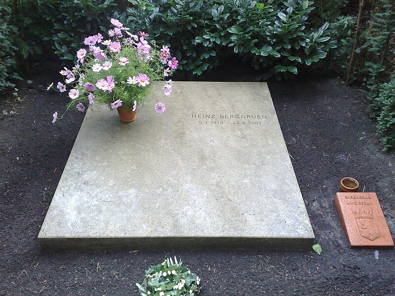 File:Heinz Berggruen grave.jpg