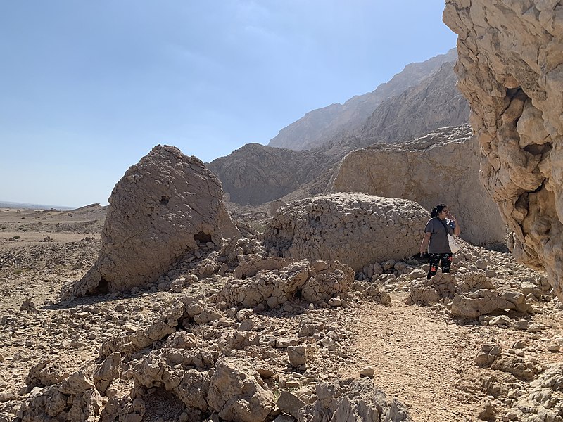 File:Hiking trails in Jebel Hafeet.jpg