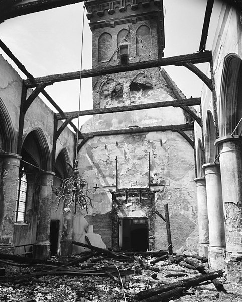 File:Interieur van de kerk naar het westen na de brand - Haastrecht - 20099487 - RCE.jpg