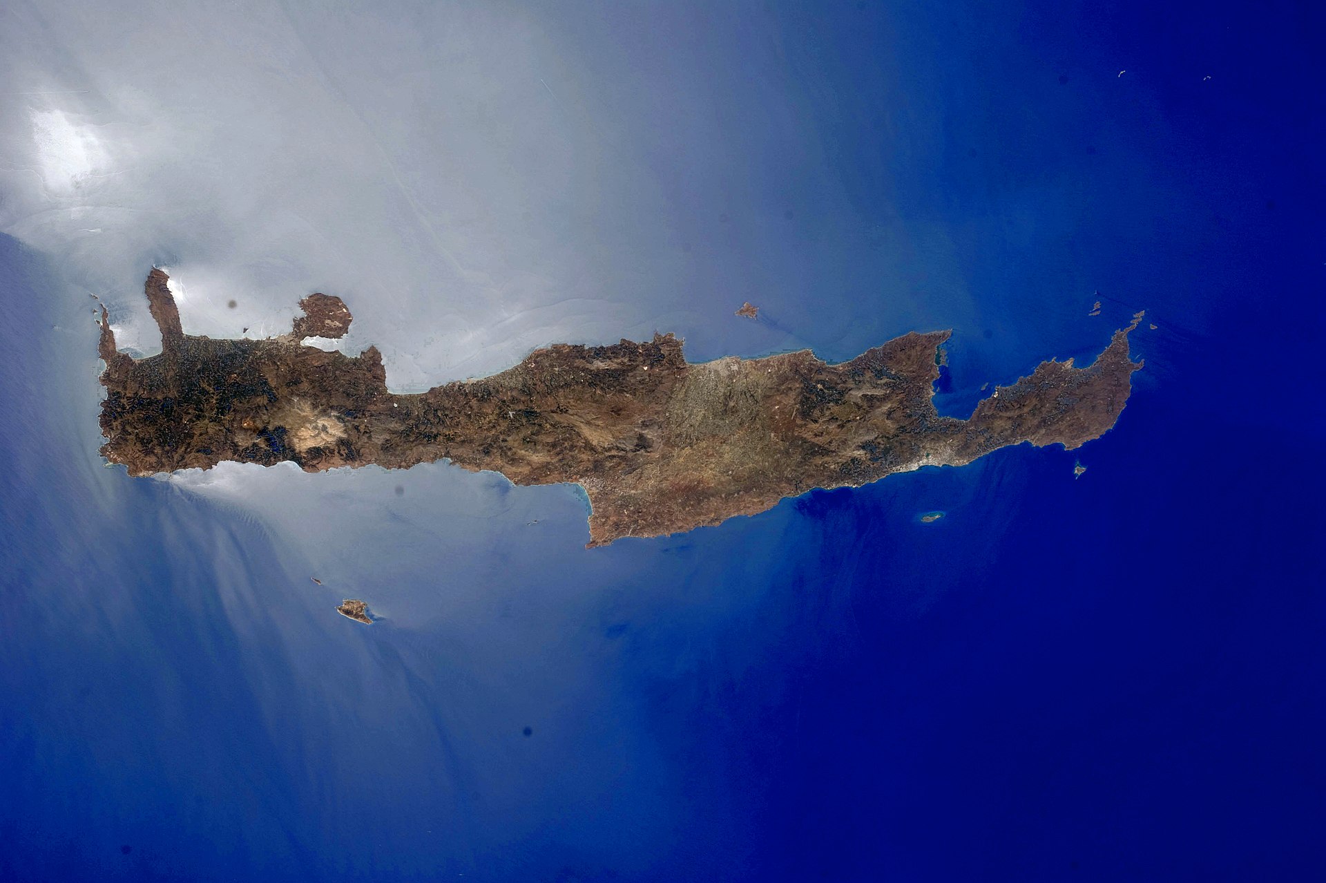 https://upload.wikimedia.org/wikipedia/commons/thumb/0/01/Island_of_Crete%2C_Greece.JPG/1920px-Island_of_Crete%2C_Greece.JPG