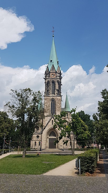 So kommt man zu der Johanneskirche Darmstadt mit den Öffentlichen - Mehr zum Ort Hier