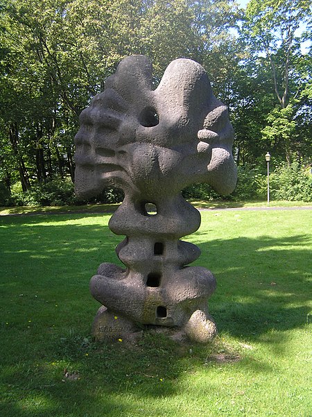 Königstein, Skulptur von László Szabó, im Park der Villa Rothschild.JPG