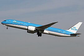 KLM Boeing 787-9 PH-BHM (39757127710).jpg
