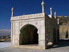 Moschee aus dem 16. Jahrhundert in den Gärten von Babur