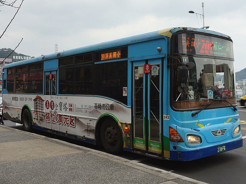File:Keelung City Bus 318-FQ right side on Zhong 1st Road 20190126.jpg