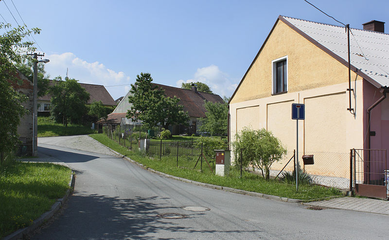 File:Klatovy, Sobětice, side street.jpg