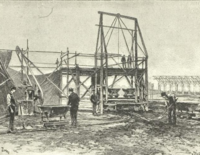 L' Exposition de Paris 1900, Au Champ-De-Mars - Elevateur pour wagonnets charges de mortier.png
