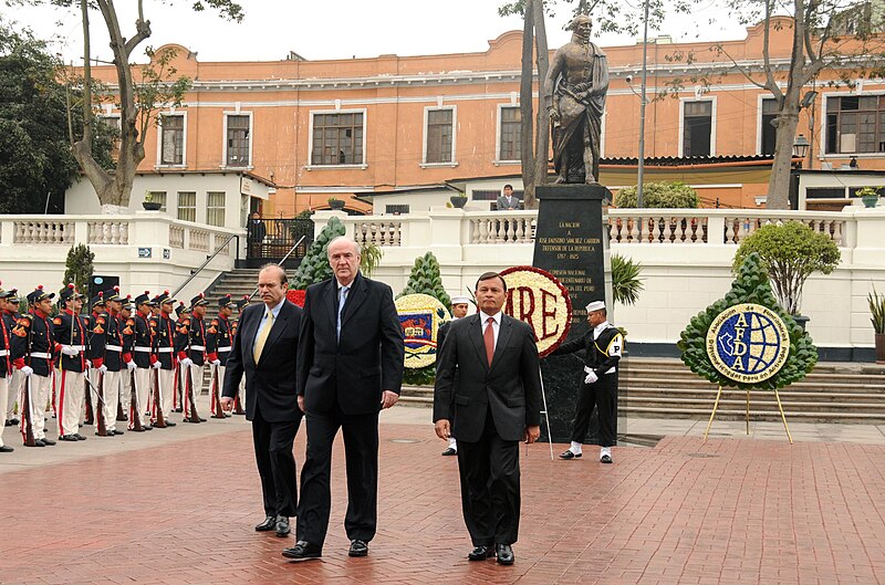 File:LAS PRINCIPALES AUTORIDADES DEL MINISTERIO DE RELACIONES EXTERIORES PARTICIPARON EN LAS ACTIVIDADES POR EL DÍA DEL DIPLOMÁTICO (4858186487).jpg