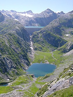 Lago dei Cavagnoo Mauer.jpg