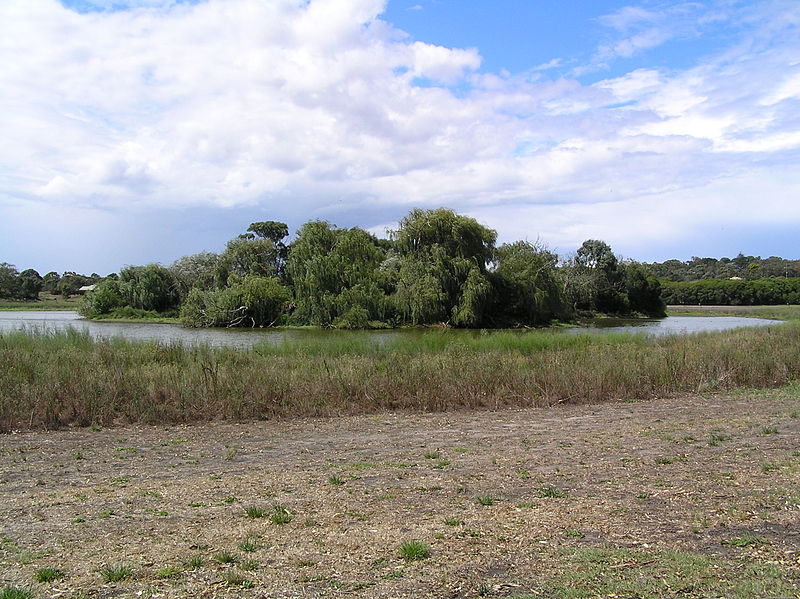 File:Lake Lorne 02.jpg