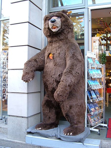 File:Large teddy bear in Berlin.JPG