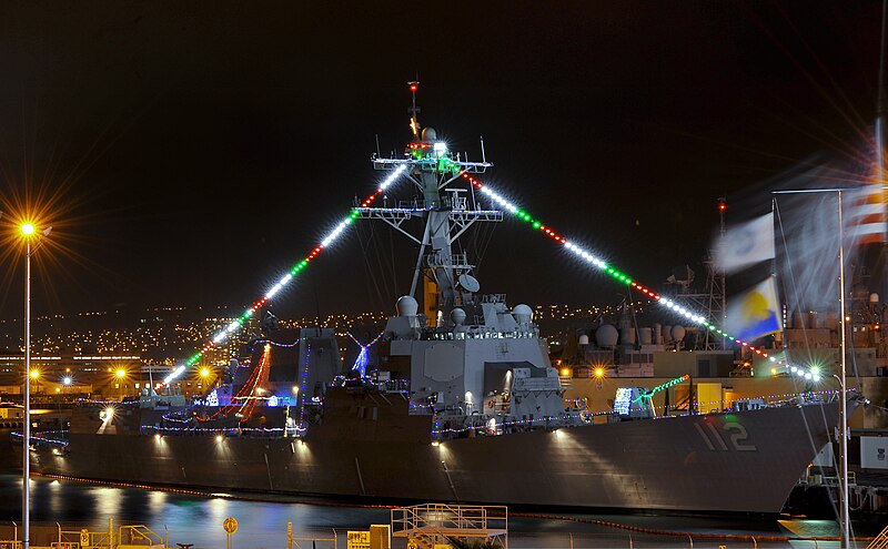 File:Lights adorn the guided missile destroyer USS Michael Murphy (DDG 112) at Joint Base Pearl Harbor-Hickam, Hawaii 121218-N-WF272-018.jpg