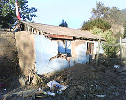 Many houses were destroyed after the earthquake in Lolol, because they were very old and made with very rustic materials. Source : Diego Grez.