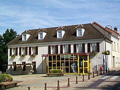 Le musée Jean-Gabin et la bibliothèque municipale.