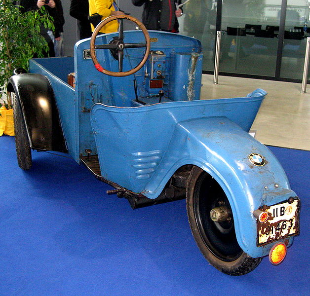 File:MHV BMW F76 1933 02.jpg