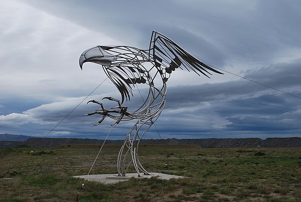 A Haast's eagle statue on Macraes Flat