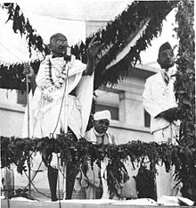 Mahatma Gandhi at the opening ceremony of the Kamala Nehru Hospital in Allahabad.jpg